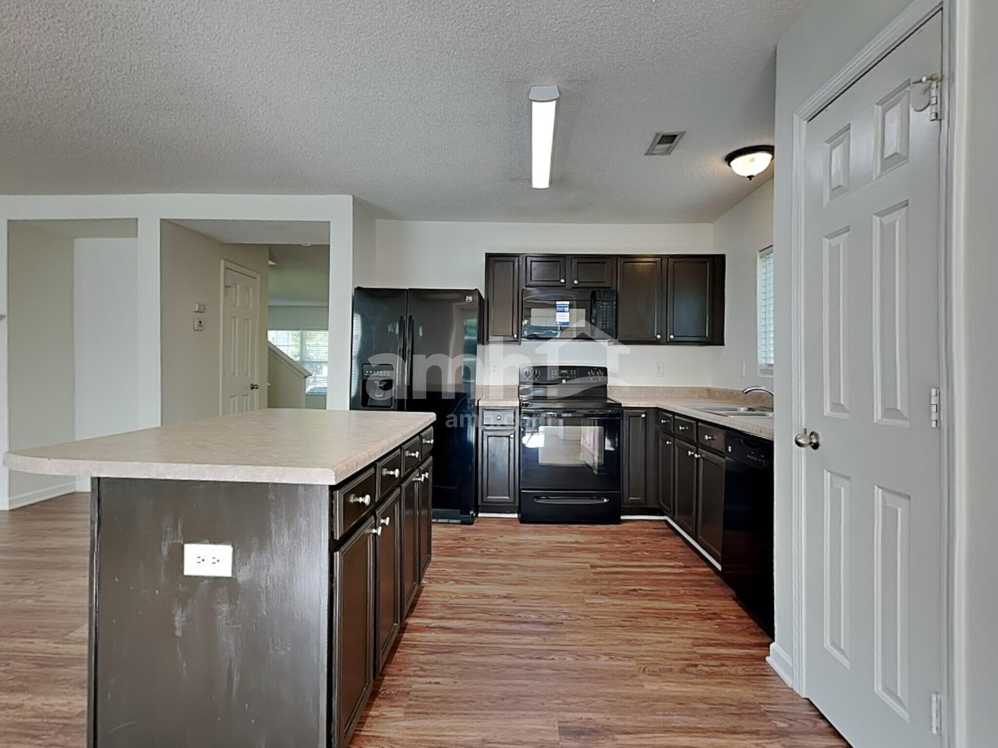 Building Photo - 124 Trayesan Dr