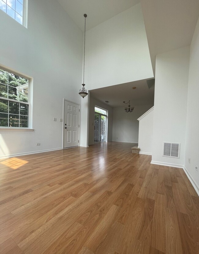 Building Photo - 2516 Hillsboro Blvd