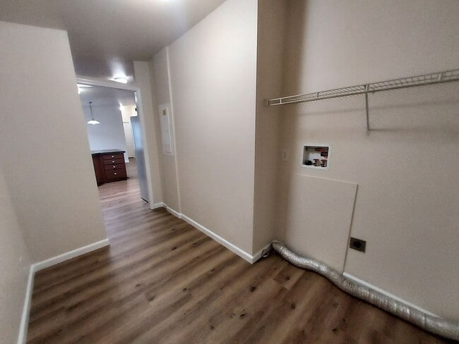 Building Photo - Available Now 3 bedroom, 2bath!!