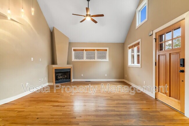 Building Photo - 318 Sulphur Springs Rd