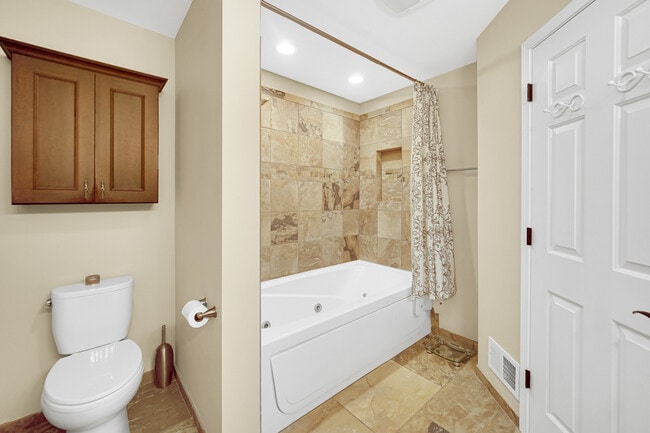 Building Photo - 2623 Cobblestone Dr