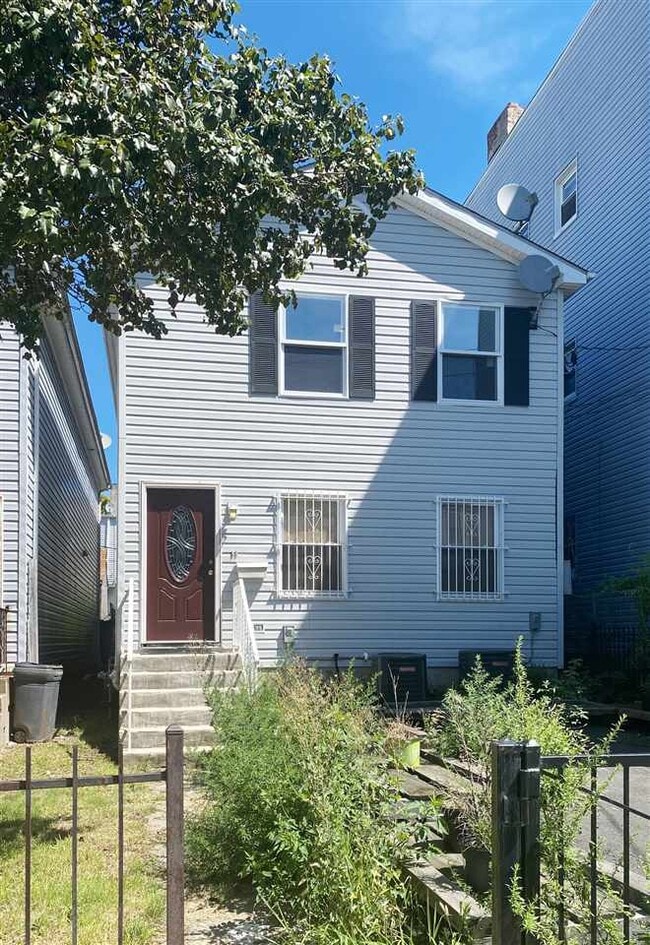 Primary Photo - 270 Forrest St