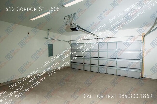 Building Photo - 512 Gordon St