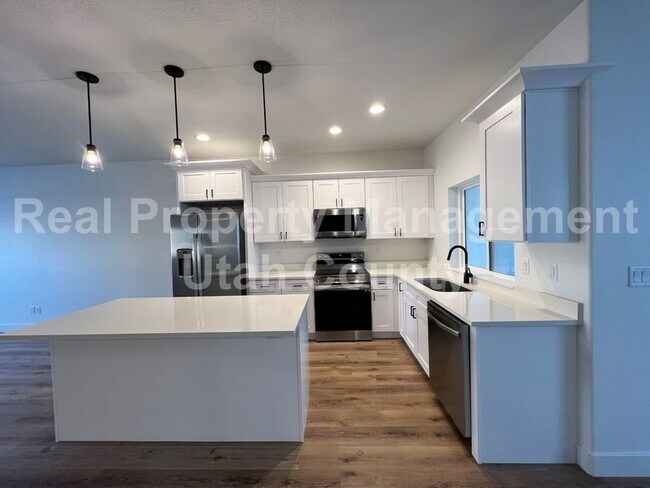 Building Photo - 606 E 340 S