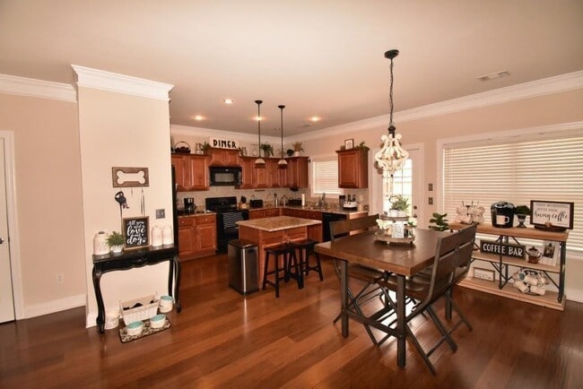 Building Photo - 5691 Apple Grove Rd NE