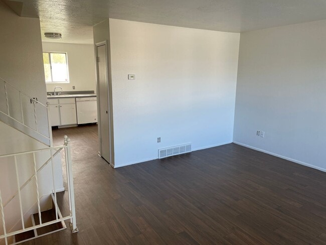 Building Photo - 3-Bedroom 1.5 Bath Twin-Home