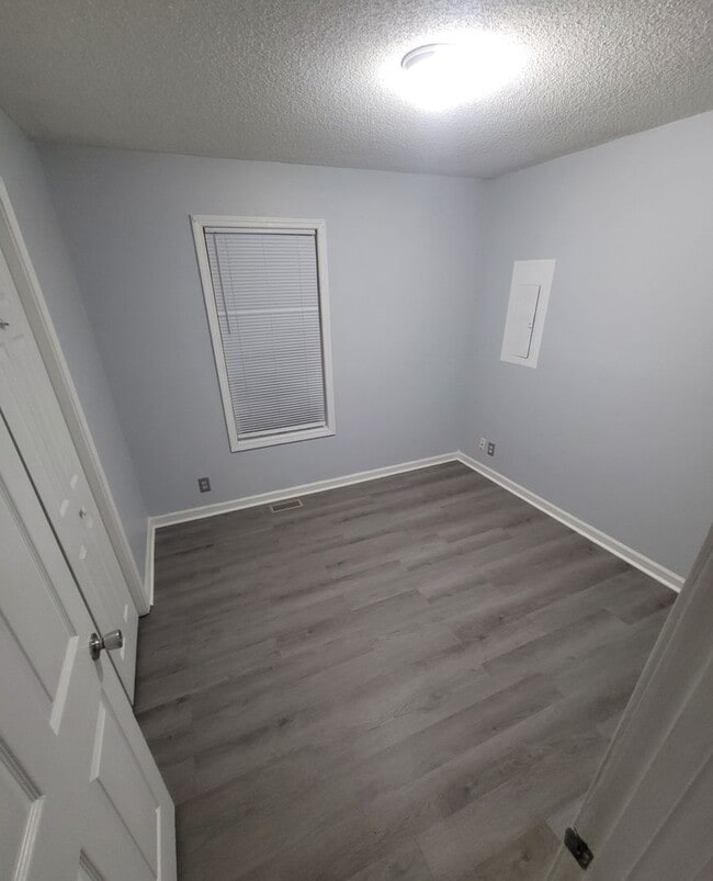 Building Photo - 3 Bedroom 2 Bathroom Home!