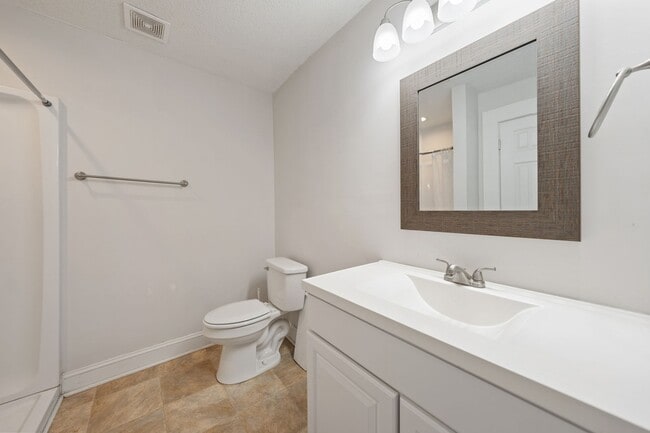 Building Photo - Lovely 3 bedroom bungalow close to downtown Durham!