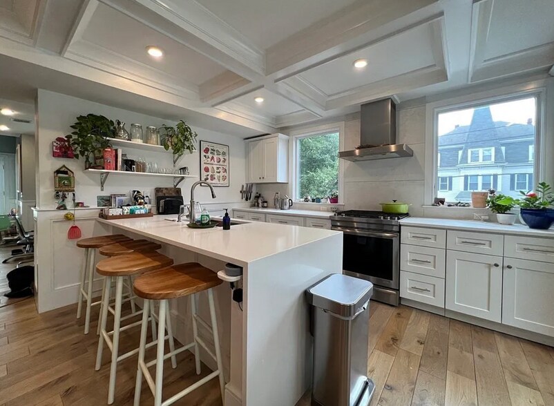 Primary Photo - 261 Washington St