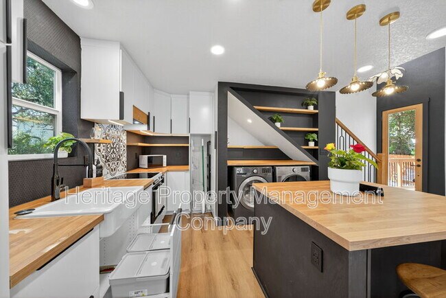 Building Photo - 9115 Timber Ranch