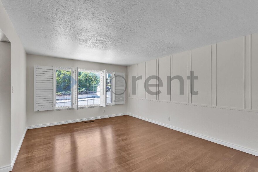 Building Photo - Unit