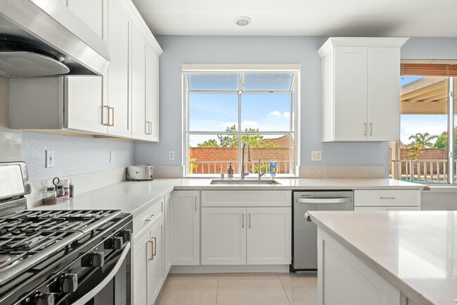 Building Photo - 10919 Mirador Dr
