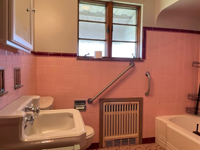 Building Photo - 4517 Lincoln Ave