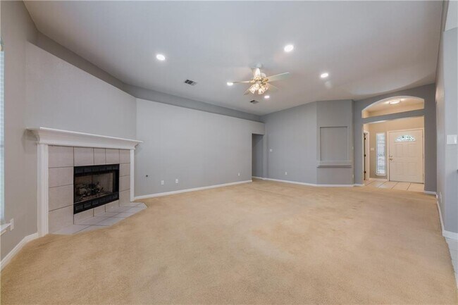 Building Photo - 15831 W Dorman Dr