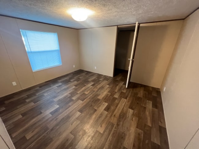 Building Photo - 100 Harvest Ln