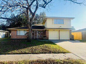 Building Photo - 919 Saddle Rock Dr