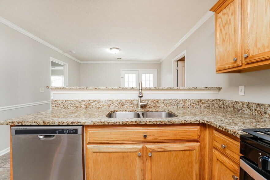 Building Photo - 10527 Crabtree Dr