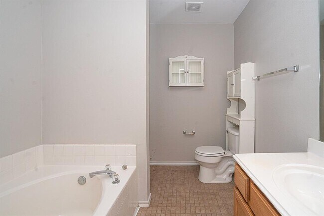 Building Photo - 2704 Frontier Ln