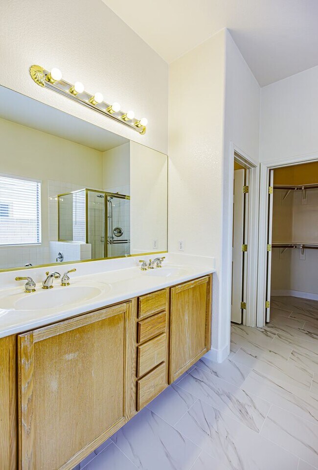 Building Photo - 1 Story home located in Southern Highlands