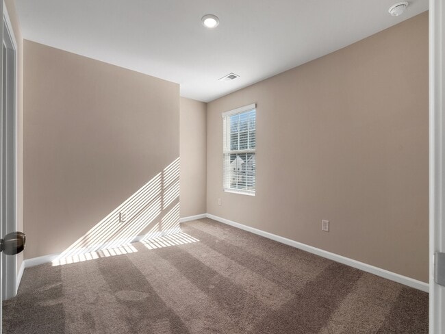 Building Photo - 140 Clairvale Ct