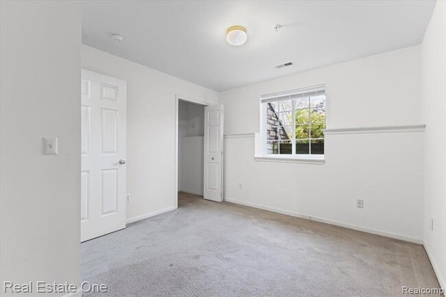 Building Photo - 1084 Faulkner