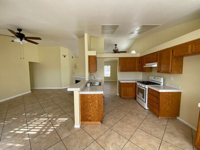 Building Photo - 31651 Willow View Pl