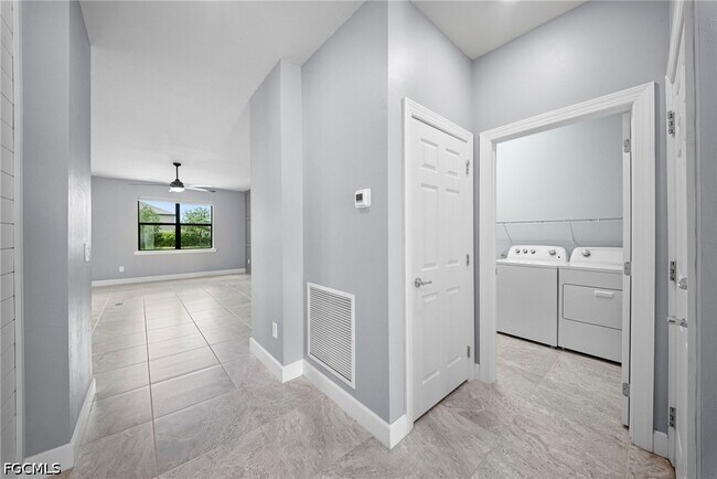 Building Photo - 3685 E Hampton Cir