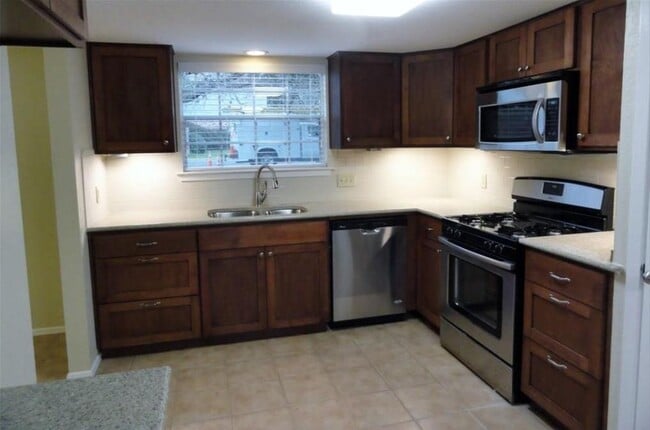 Building Photo - 12107 Tanglebriar Trail