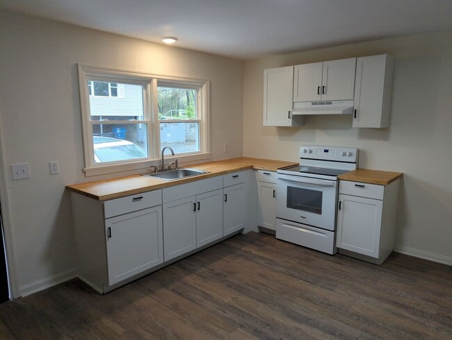 Building Photo - 109 Signal View St