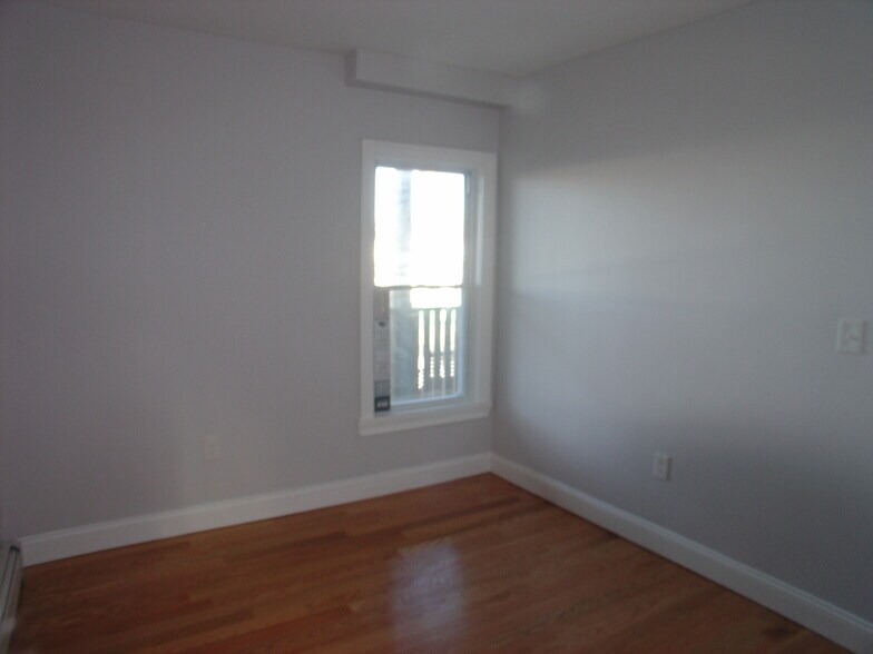 Building Photo - 53 Middle St