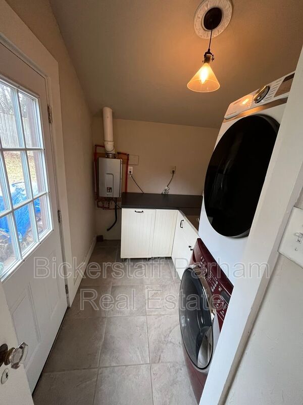 Building Photo - 1409 16th Ave