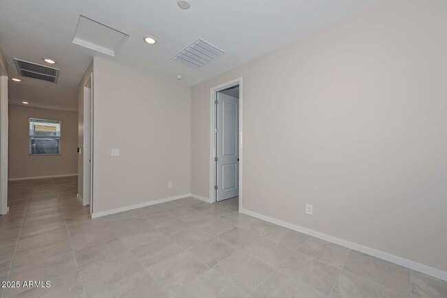 Building Photo - 17619 W Monroe St