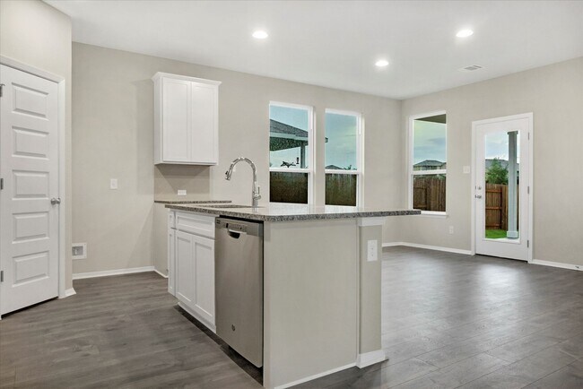 Building Photo - 135 Lyndon Dr