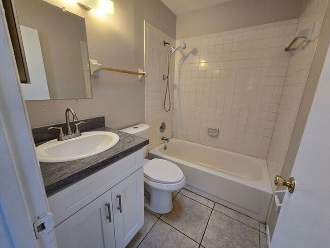 Building Photo - Cozy 2 bedroom/1 bath Duplex