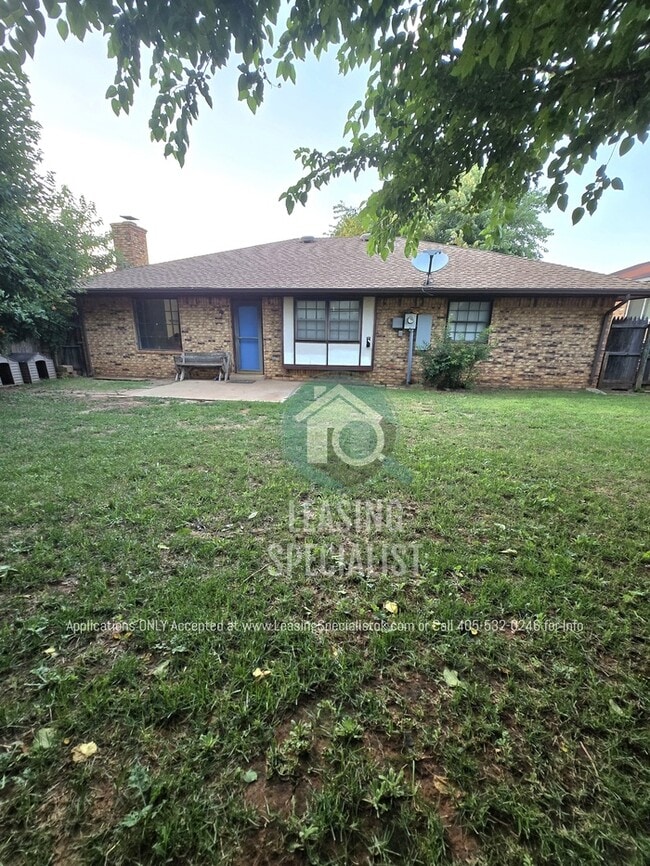 Building Photo - Charming Yukon 3 Bed 2 Bath Home