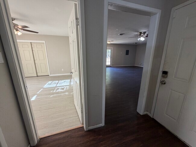 Building Photo - 5412 39th Dr