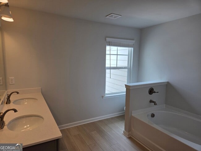 Building Photo - 308 Shine Dr