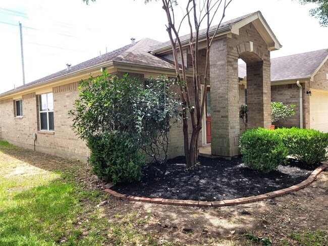 Building Photo - 2223 Enchanted Park Ln