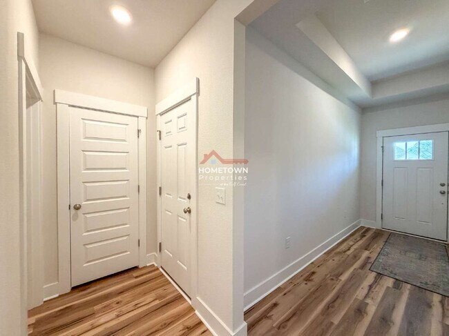 Building Photo - 220 Camellia Dr
