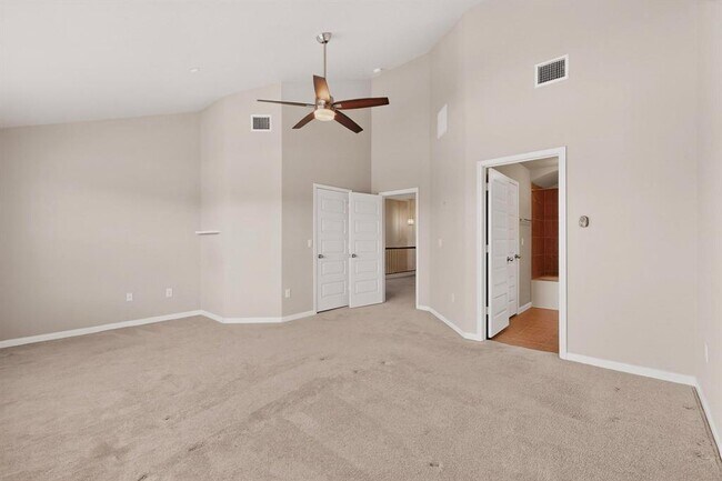 Building Photo - 1620 Bryant Dr