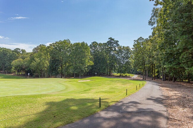 Building Photo - This Home is a Hole in One!