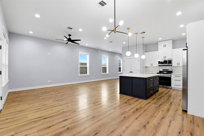 Building Photo - 6476 T C Jester Blvd