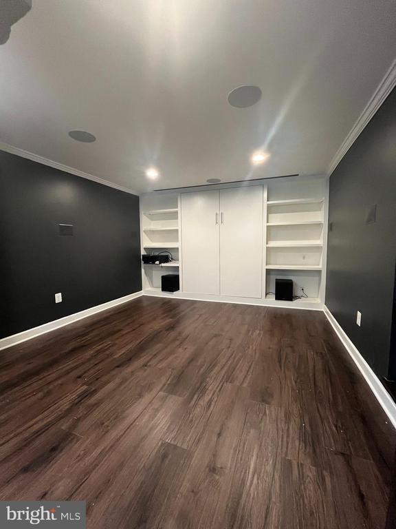 Building Photo - 3604 Oval Dr
