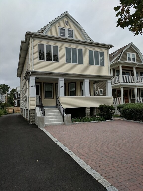 Building Photo - 836 Fellsway