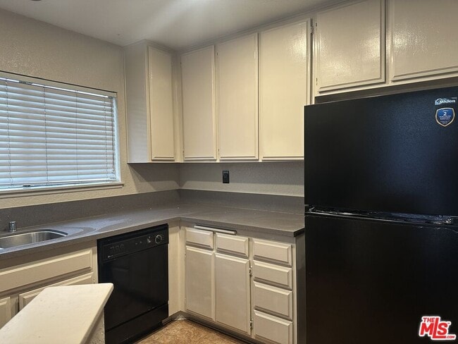 Building Photo - 77 Willowcrest Ln