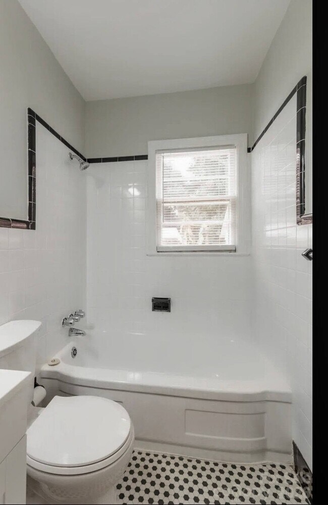 Building Photo - 3037 Marlowe Ave
