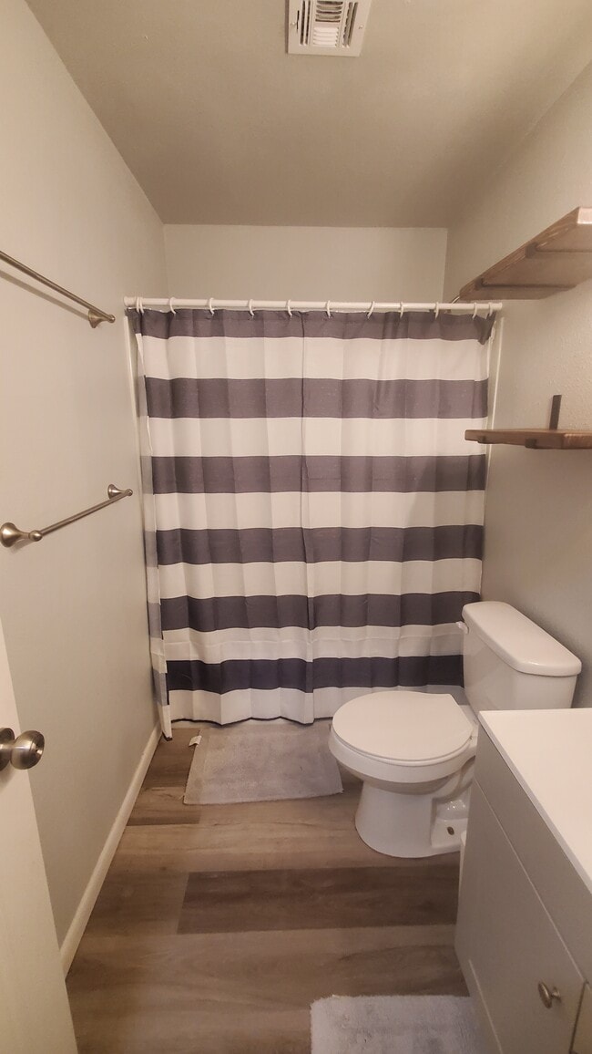 Building Photo - 504 S Cedar Pl