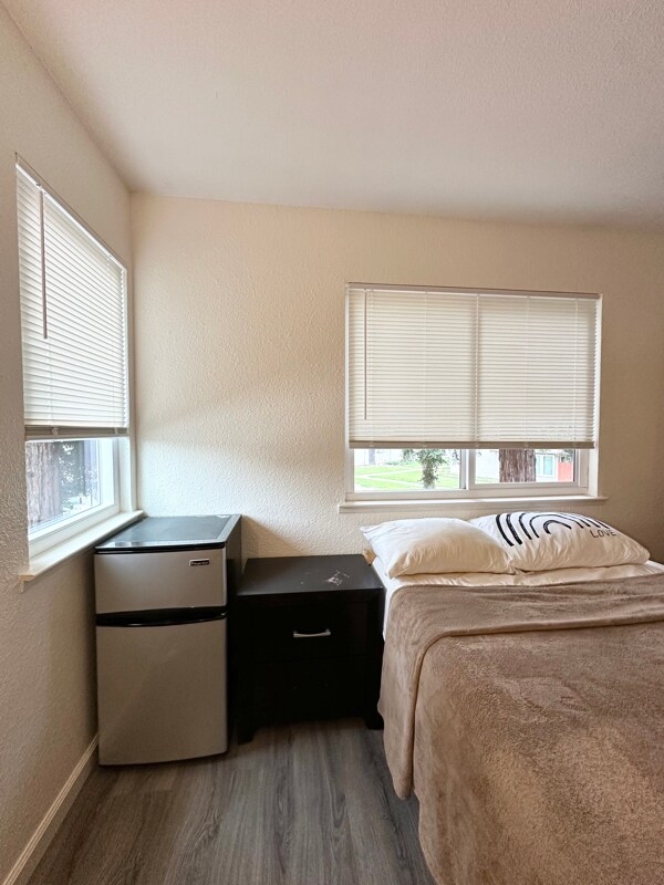 Building Photo - 1960 Grande Cir