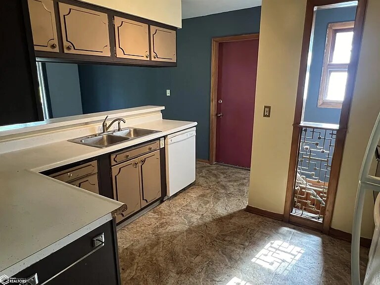 Building Photo - 716 W Taylor Ave