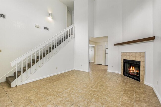 Building Photo - 803 Valley View Dr